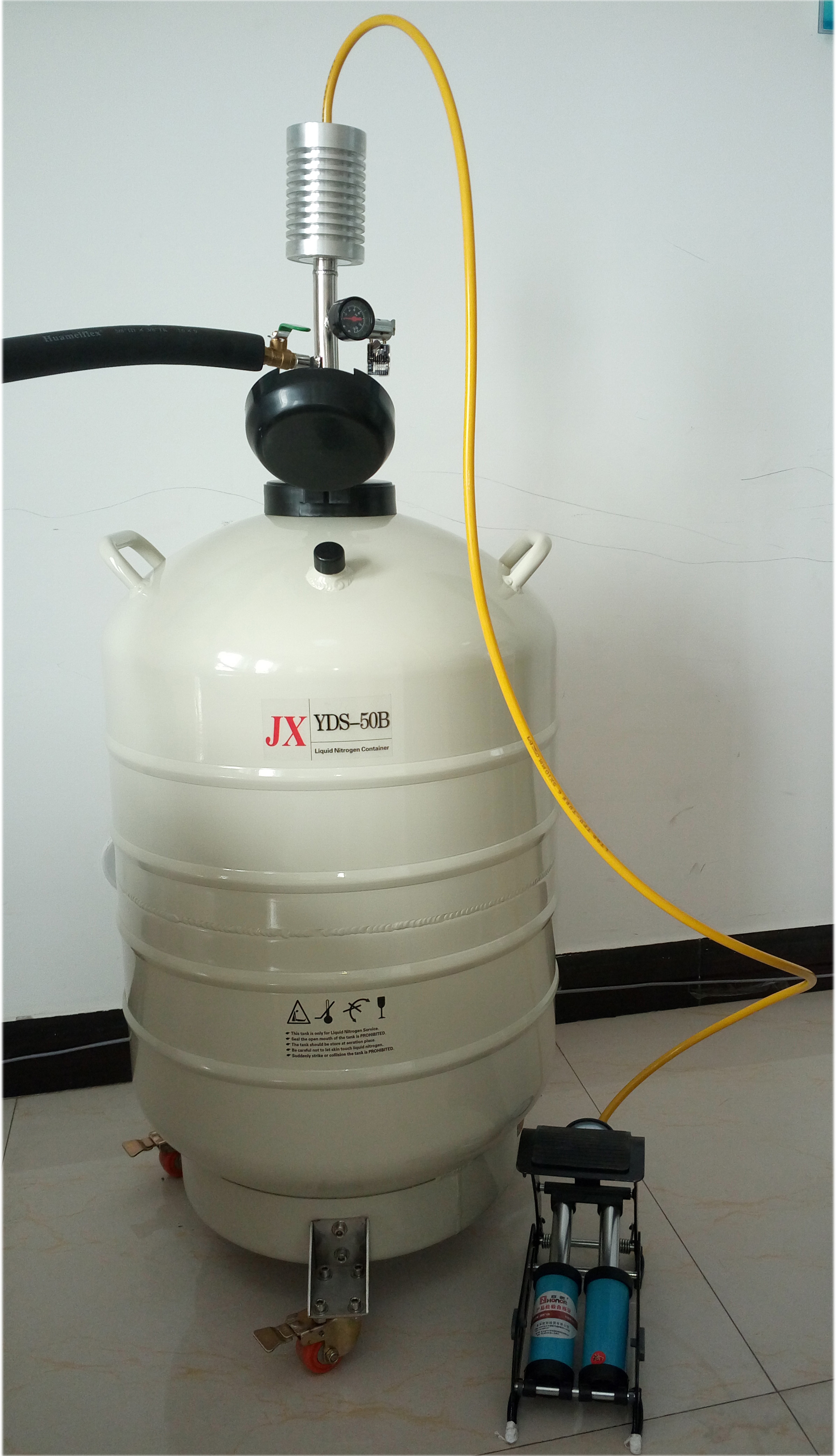 Simple pump to transfer liquid nitrogen from tanks